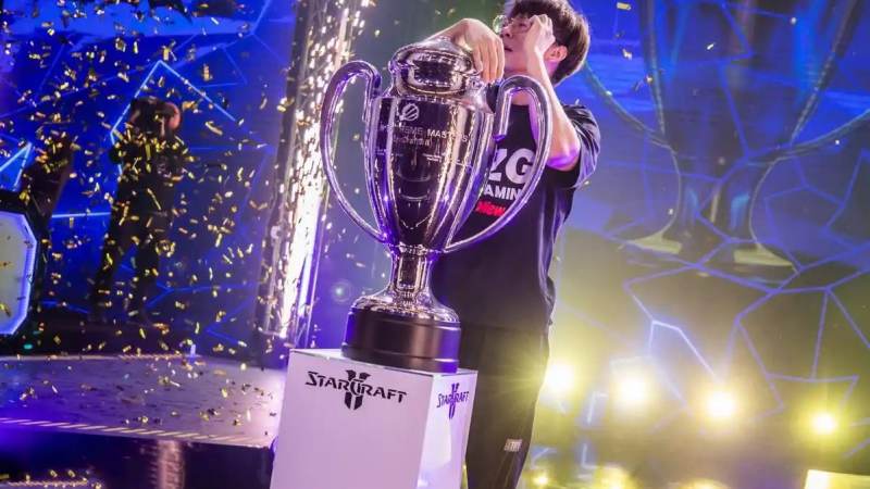 T1战队Faker：中路传奇的比赛阅读能力与职业长青逻辑